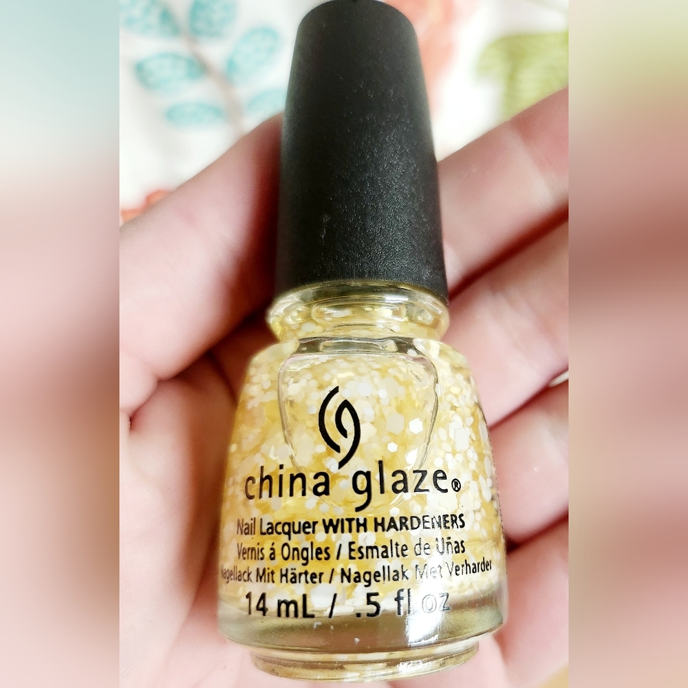 NWT CHINA GLAZE CHILLIN' WITH MY SNOW-MIES! MIX ANY 2 FOR $10!